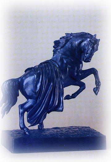 Скульптура: Вздыбленный конь